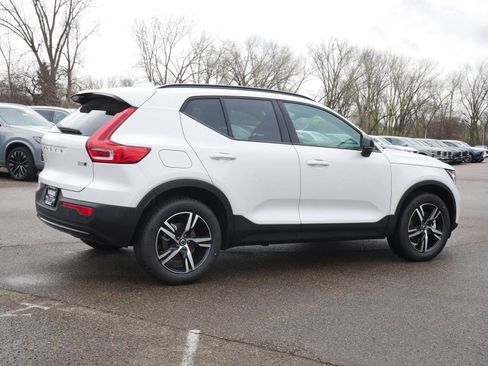 New 2026 Volvo XC40 B5 Core w/ Climate Package AWD/4WD image 3