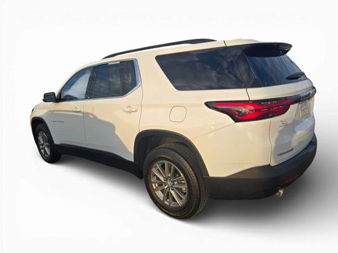 Used 2023 Chevrolet Traverse LT image 3