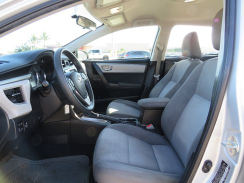 Used 2016 Toyota Corolla LE FWD image 11