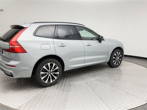Certified 2025 Volvo XC60 B5 Plus image 2
