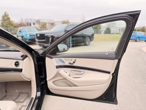 Used 2020 Mercedes-Benz S 560 4MATIC Sedan image 32
