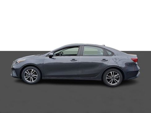 Used 2023 Kia Forte LXS w/ LXS Technology Package FWD image 4
