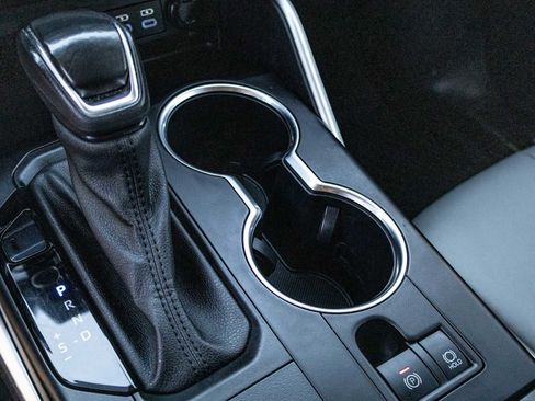 Used 2022 Toyota Highlander Bronze Edition image 28