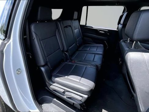 Used 2025 Chevrolet Suburban LT AWD/4WD image 27