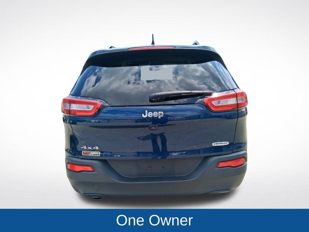 Used 2018 Jeep Cherokee Latitude w/ Cold Weather Group AWD/4WD image 6