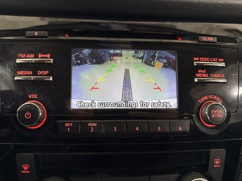 Used 2017 Nissan Rogue SV image 30