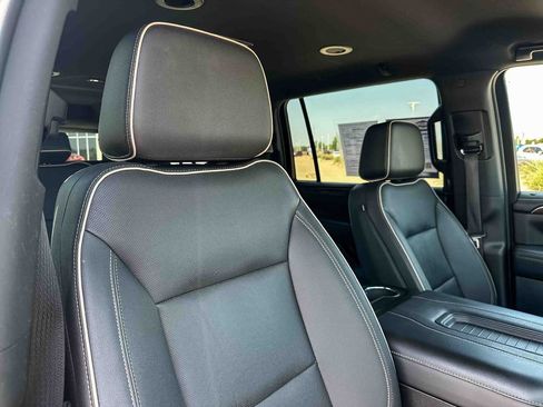 Used 2023 Chevrolet Suburban Premier AWD/4WD image 25
