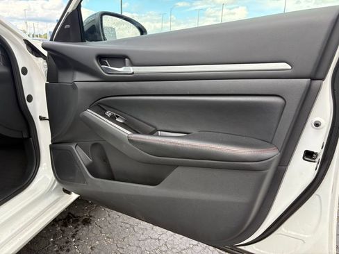 Used 2024 Nissan Altima 2.5 SR FWD image 11