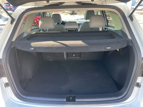 Certified 2023 Volkswagen Taos SE w/ Panoramic Sunroof Package image 9