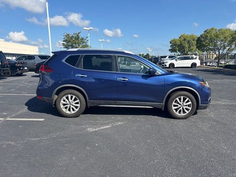 Used 2018 Nissan Rogue SV w/ Premium Package FWD image 2