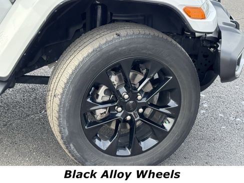 Used 2021 Jeep Wrangler Unlimited Sahara w/ Cold Weather Group image 14