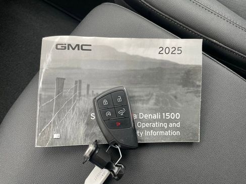 Used 2025 GMC Sierra 1500 SLT image 49