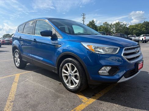 Used 2017 Ford Escape SE FWD image 4