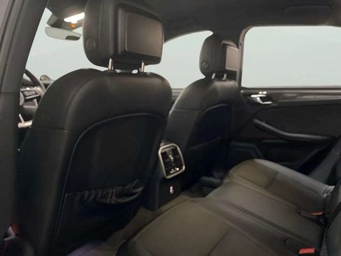 Used 2023 Porsche Macan AWD/4WD image 31