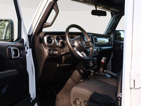 Used 2020 Jeep Wrangler Unlimited Sahara w/ Cold Weather Group AWD/4WD image 12