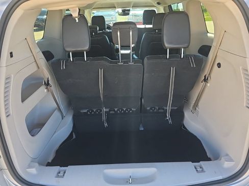 Used 2024 Chrysler Pacifica Touring-L FWD image 12