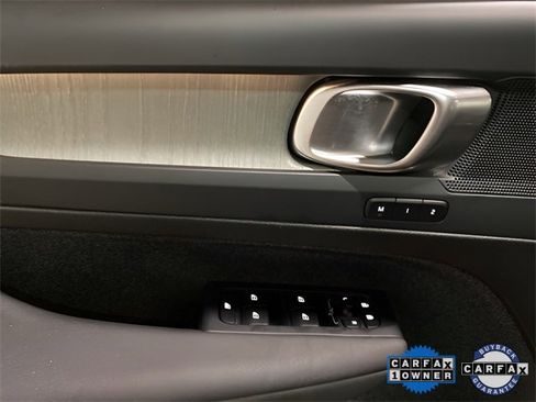 Used 2025 Volvo XC40 B5 Plus image 34