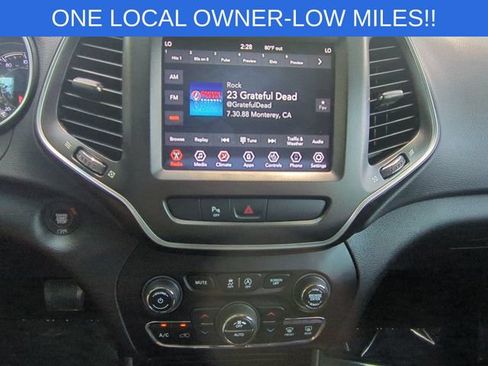 Used 2019 Jeep Cherokee Trailhawk w/ Cold Weather Group AWD/4WD image 23