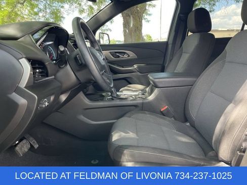 Used 2023 Chevrolet Traverse LT FWD image 18