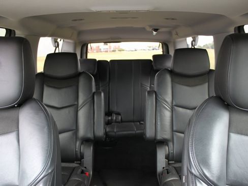 Used 2017 Cadillac Escalade ESV Luxury image 19