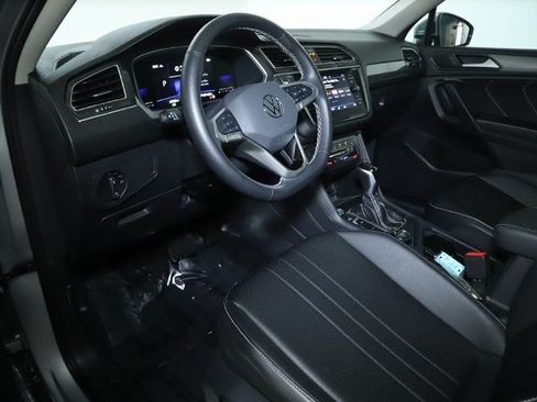 Certified 2024 Volkswagen Tiguan SE AWD/4WD image 18