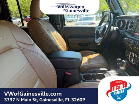 Used 2023 Jeep Wrangler Unlimited Sahara w/ Cold Weather Group AWD/4WD image 9