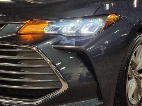 Used 2021 Toyota Avalon XLE w/ Moonroof Package image 16