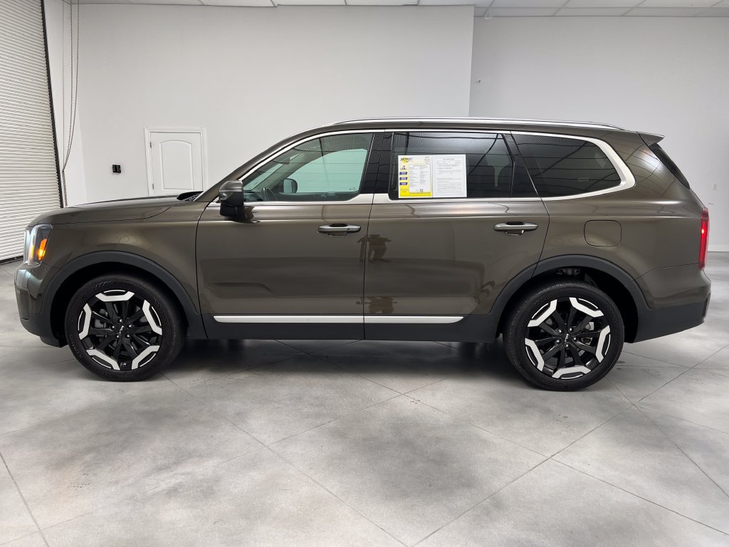 Used 2025 Kia Telluride S FWD image 5