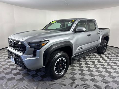 Used 2024 Toyota Tacoma TRD Off-Road image 4