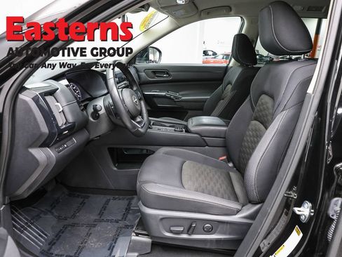 Used 2024 Nissan Pathfinder SV w/ Lighting Package (N92) AWD/4WD image 14
