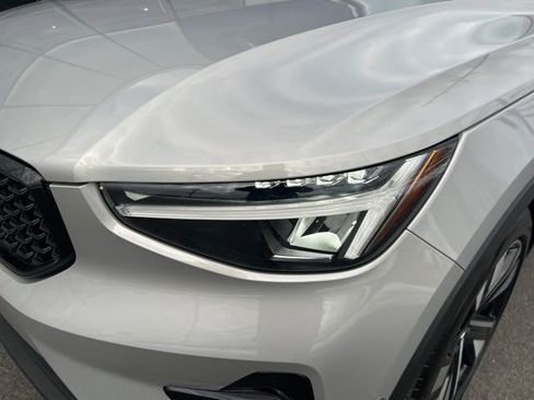 Certified 2025 Volvo XC40 B5 Plus AWD/4WD image 8