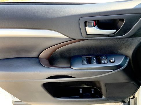 Used 2017 Toyota Highlander XLE image 15
