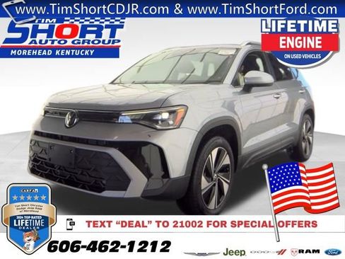 Used 2025 Volkswagen Taos SE AWD/4WD image 1