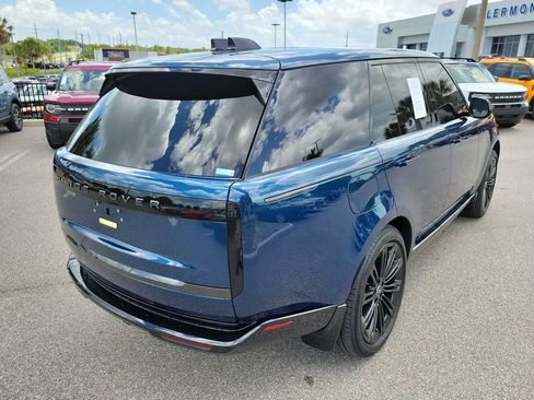 Used 2025 Land Rover Range Rover SE AWD/4WD image 5