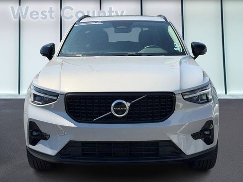 Certified 2025 Volvo XC40 B5 Plus AWD/4WD image 10