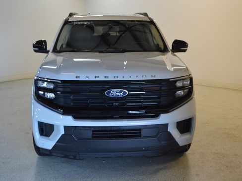 Used 2025 Ford Expedition Active AWD/4WD image 8