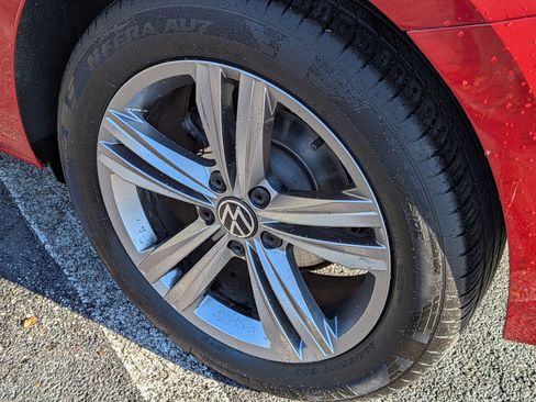 Used 2023 Volkswagen Jetta SE w/ Panoramic Sunroof Package image 23