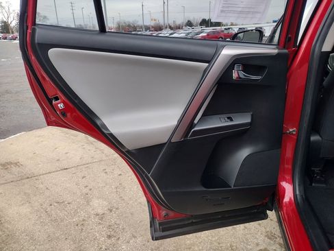 Used 2016 Toyota RAV4 XLE image 21