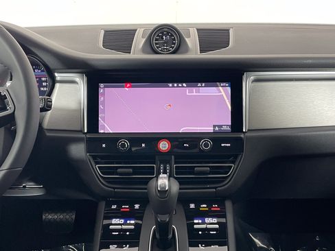Certified 2026 Porsche Macan AWD/4WD image 19