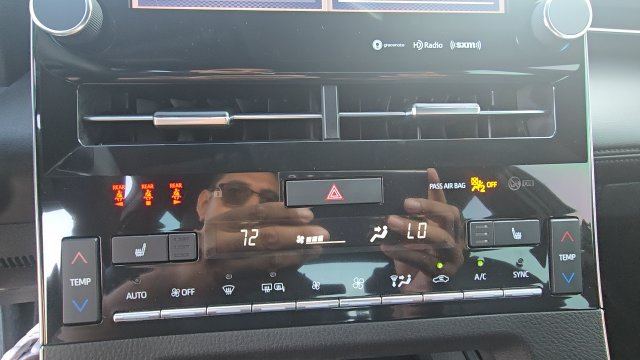 Used 2021 Toyota Avalon XLE FWD image 25