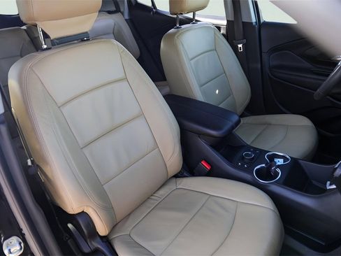 Used 2023 GMC Terrain SLE w/ Driver Convenience Package image 32