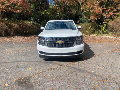 Used 2018 Chevrolet Suburban LT image 2