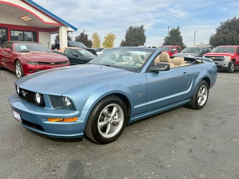 Used 2005 Ford Mustang GT Premium RWD image 1