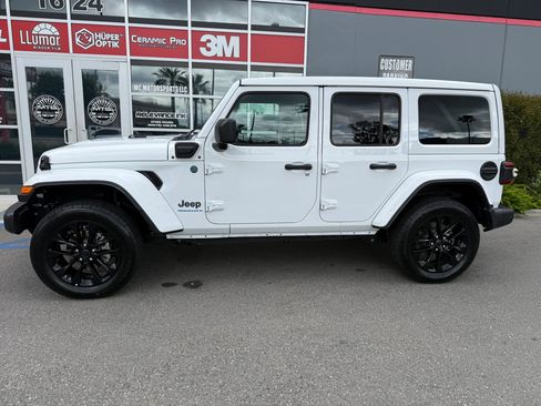 Used 2025 Jeep Wrangler Unlimited Sahara w/ Safety Group AWD/4WD image 1