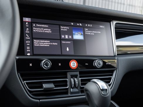 Certified 2026 Porsche Macan AWD/4WD image 24