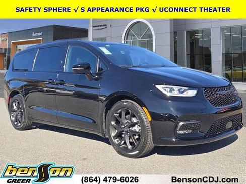 New 2026 Chrysler Pacifica Limited w/ Uconnect Theater Family Group image 1