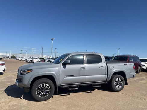 Used 2021 Toyota Tacoma TRD Sport w/ Technology Package image 10