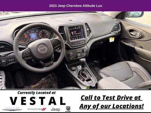 Used 2023 Jeep Cherokee Altitude Lux image 15