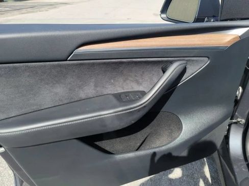 Used 2023 Tesla Model Y 2WD image 11