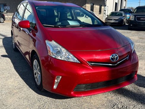 Used 2014 Toyota Prius V Two image 2